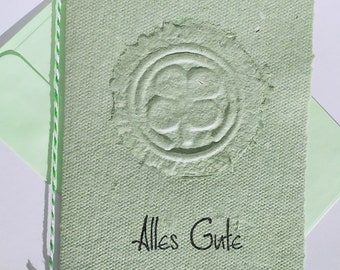grüne Büttenkarte Klee, handgeschöpfte Karte Alles Gute mit Präge-Medaillon