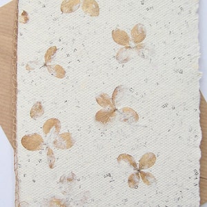 Biglietto di auguri fatto a mano con fiori di ortensia, biglietto di auguri con fiori secchi