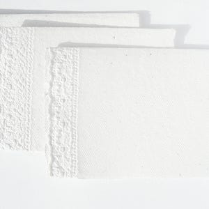 3 handgemaakte kaarten wit met kantrand, vouwkaarten van handgeschept papier blanco reliëf
