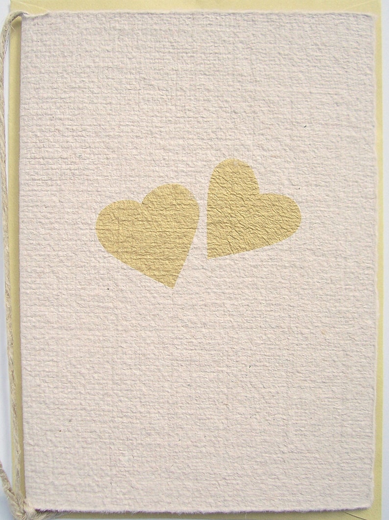 Hochzeitskarte Büttenkarte creme mit goldenen Herzen, handgeschöpfte Glückwunschkarte ohne Textstempel
