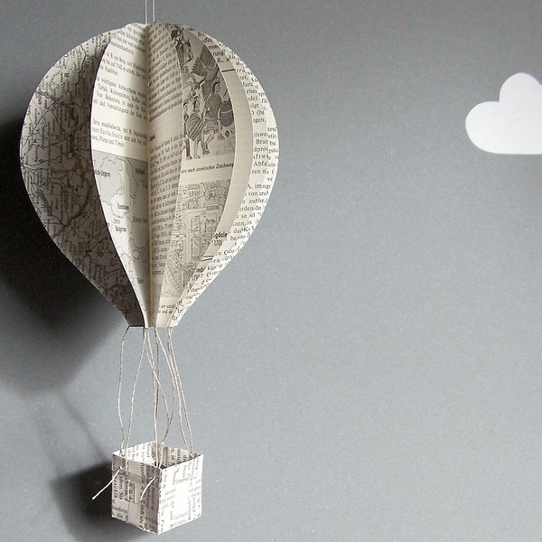Heißluftballon aus alten Buchseiten, Papier-Dekoration Montgolfiere zum Hängen