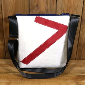 Petit sac bandoulière issu du recyclage upcycling de voiles