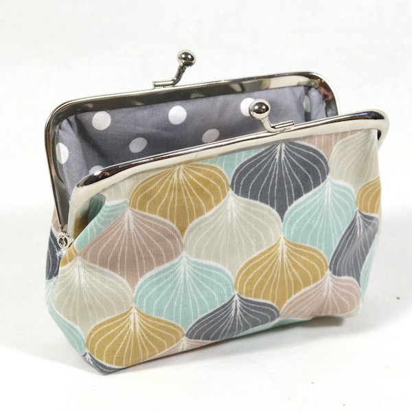 Oilcloth clip purse