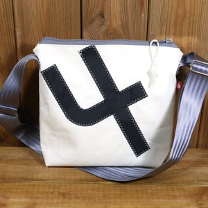 Petit sac bandoulière en voiles upcyclées