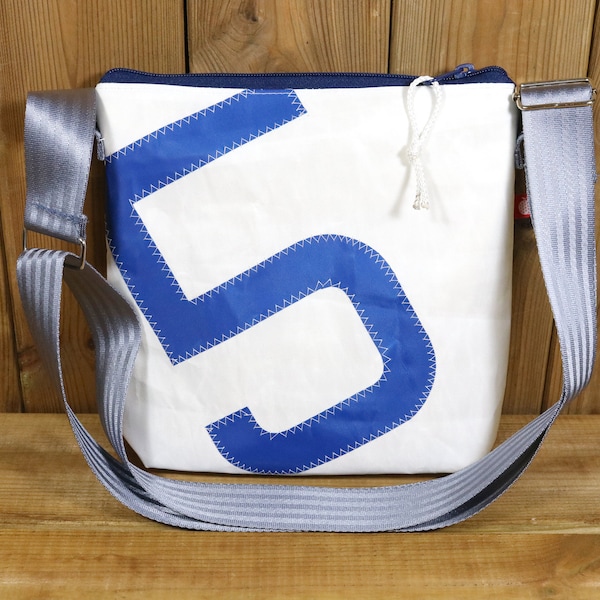 Small shoulder bag made from sail upcycling recycling