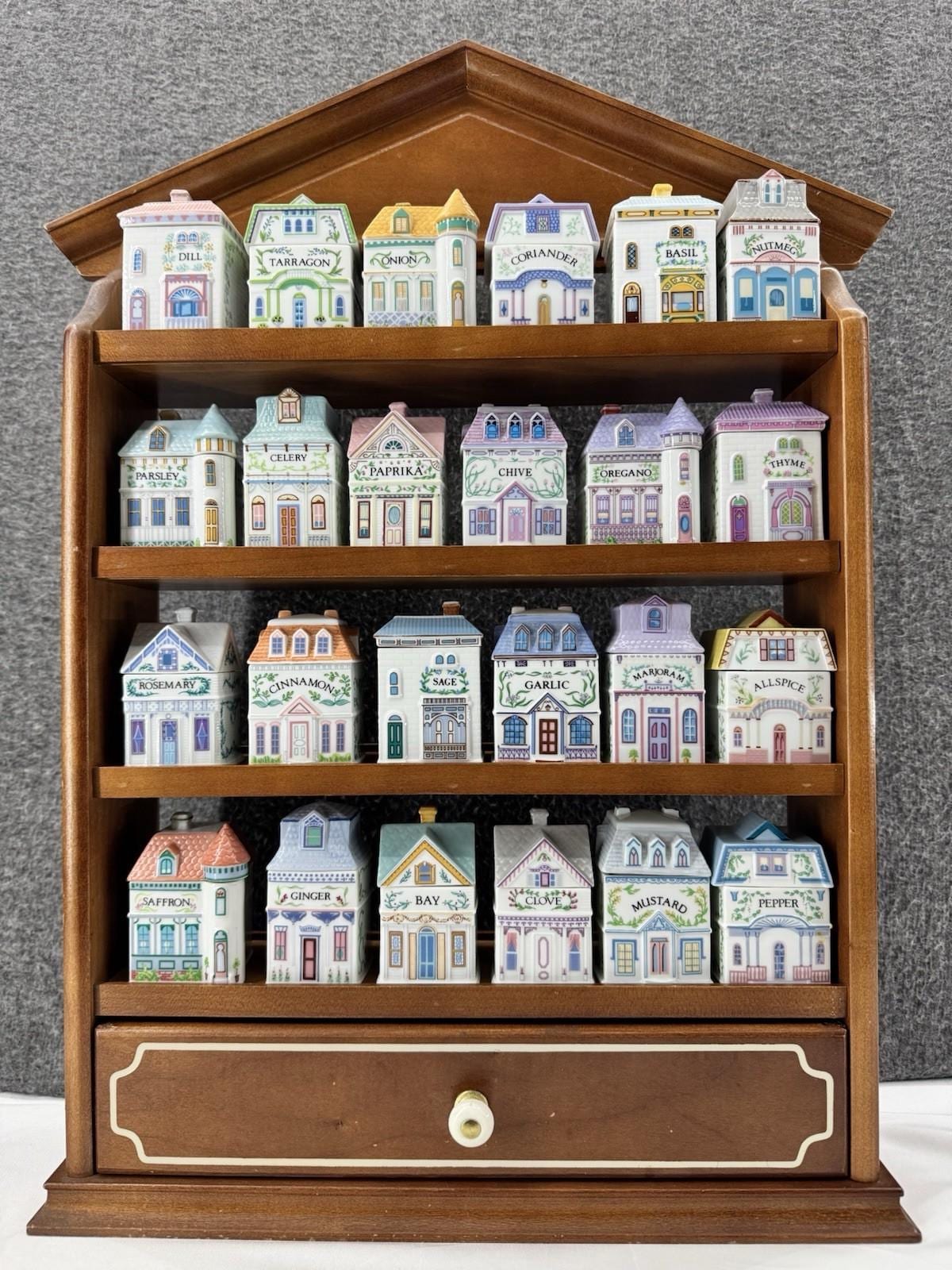 The Lenox Spice Village 24個セット 収納棚付 The Lenox Spice Village 24個セット 収納棚付