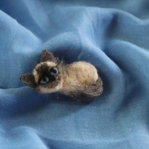 Felt cat,birman,felt animals,wool,brooch,gift