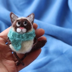 Chat en feutre, Birman en feutre, laine, broche, bijoux, miniature, cadeau