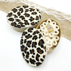 Geschenkverpackung Leopard Schmuckschatulle oval Leopardenmuster Pappschachtel Animalprint Geschenkbox Leo-Print Leoprint Stoffbezug Leo