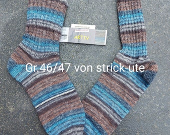 Gr. 46/47, Herrensocken, blau-grau-gemustert, langer Schaft 2 re 2li, Bumerangferse, Sternchenspitze, 75 % Schurwolle, Gammelsocken