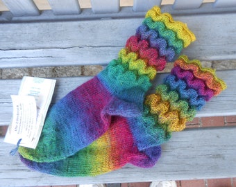 Gr. 36/37, handgestrickte Gammelsocken, regenbogenbunt, Kuschelsocken, mit Wellenmuster, fliessender Farbverlauf