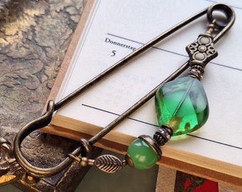 Shawl needle Green Love, very large bronze shawl needle with Bohemian glass beads like jade