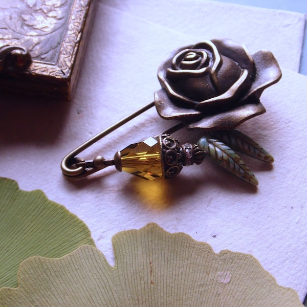 Reversspeld Rose Olive Green Kilt Pin, sjaalspeld met parels