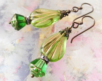 Art Deco earrings green leaf - hypoallergenic niobium drop earrings