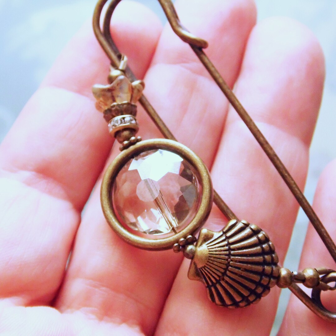 Kilt Needle Shell With Smoky Crystal and Opal Glass Sparkling - Etsy UK