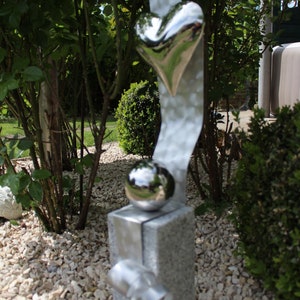 Skulptur Edelstahlherz trifft Edelstahlkugel Bild 8