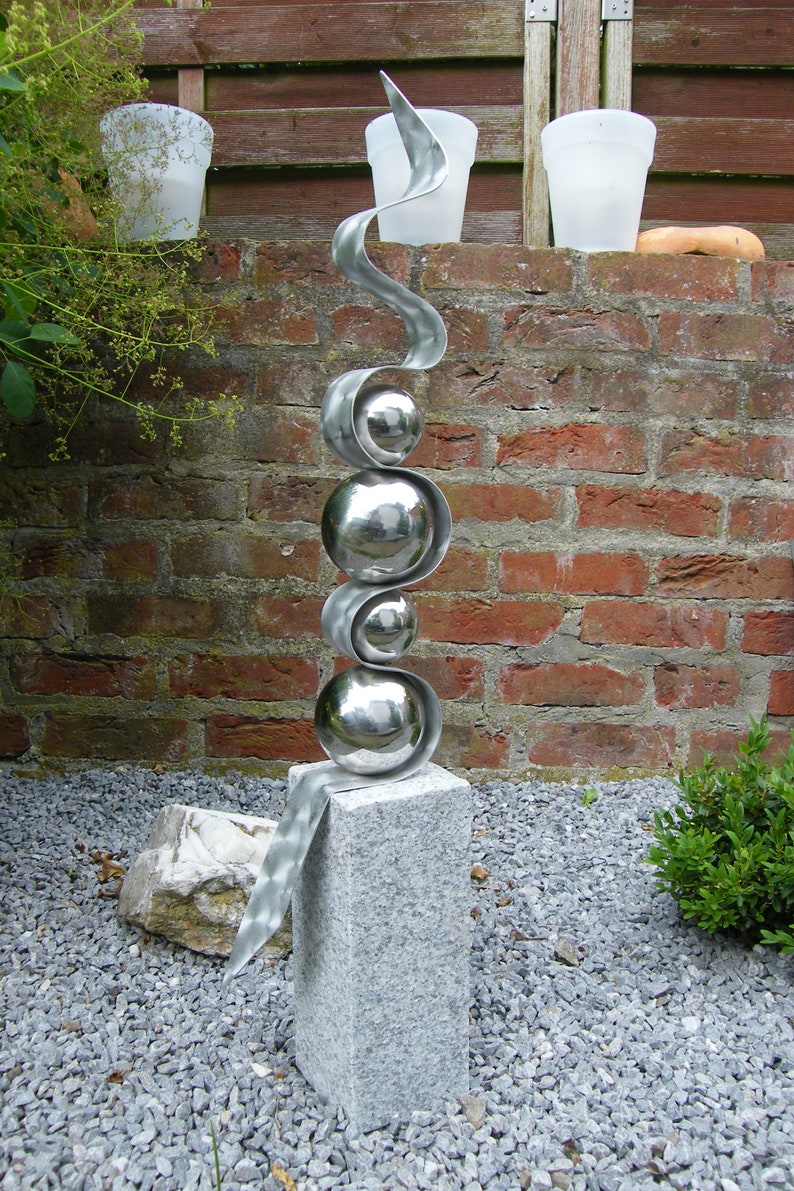 Skulptur Fantasia Edelstahlkugeln/geflammter Grani Bild 5