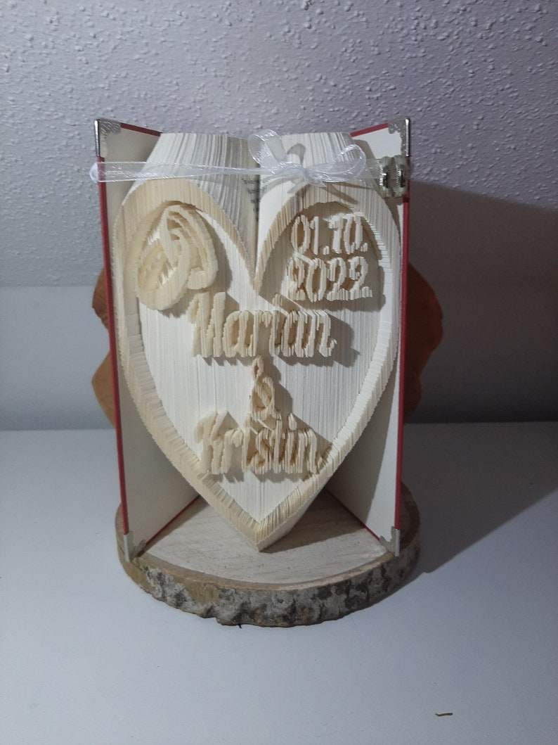 Buchfaltkunst Hochzeit Herz mit Namen und Datum bis 6 Buchstaben Bild 5