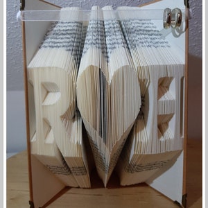 Buchfaltkunst Initialen und einem großen Herz für Paare