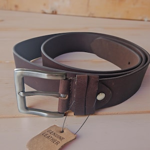 Personalisierter Ledergürtel Herren – Braun, Echtleder, handgefertigt mit Gravur – Geschenk zum Vatertag, Geburtstag, 100 - 120 cm