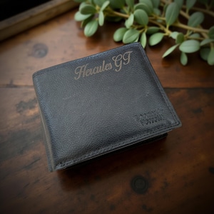 Personalisierbare Handmade Geldbörse Herren, Portemonnaie Echtleder schwarz, Weihnachtsgeschenk für Ihn, Vatertag mit Gravur, RFID-Schutz
