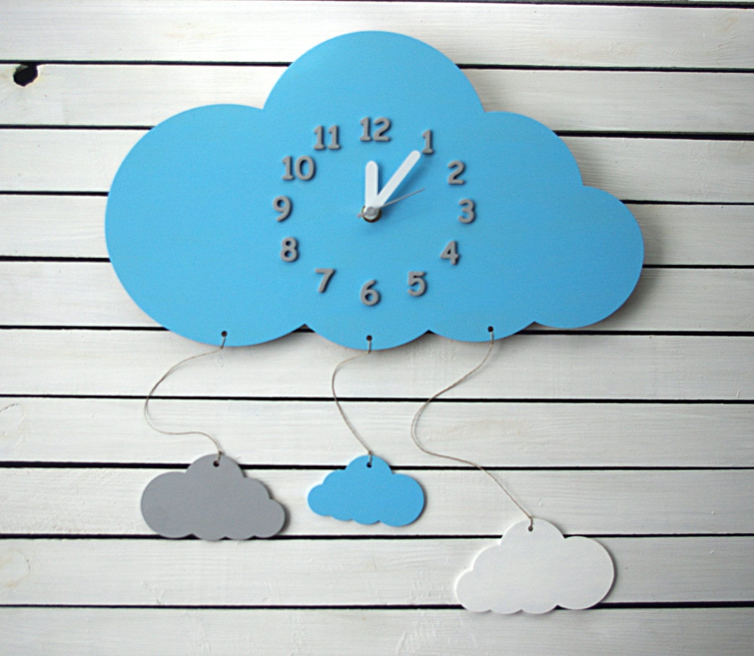 Часы clouds. Часы облачко. часы облако настенные. часы облака. часы детские настенные в виде облачка.
