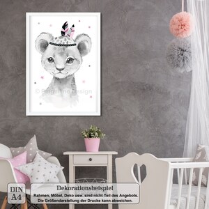 A4 / A3, poster per la cameretta dei bambini, immagini per la cameretta dei bambini, immagini per la cameretta dei bambini, decorazione per la cameretta dei bambini - leone - boho, piuma, rosa, grigio, ragazza