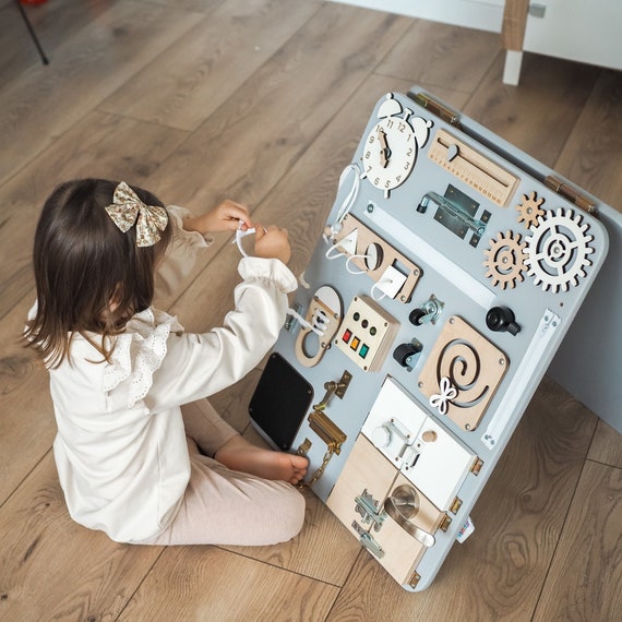 Planche occupée Montessori en bois avec interrupteur de lumière