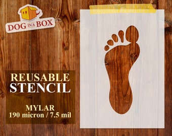 Peut inclure: Pochoir réutilisable d'un pied humain nu, en mylar de 7,5 mil. Le pochoir est sur un fond en bois.