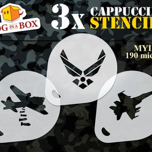 Könnte beinhalten: Drei Cappuccino-Schablonen aus 190 Mikron Mylar. Die Schablonen zeigen ein Militärflugzeug, ein Kampfflugzeug und das Emblem der Luftwaffe.