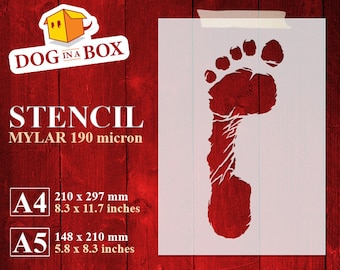 Peut inclure: Un pochoir blanc représentant une empreinte de pied humaine détaillée sur un fond en bois rouge. Le pochoir est en mylar de 190 microns et est disponible en format A4 (210 x 297 mm) et A5 (148 x 210 mm).
