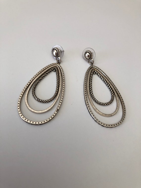 Great pair of Brighton earrings.