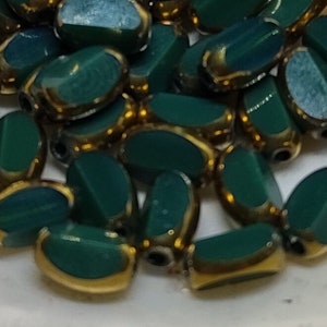 Glass beads plated gold edge oval 7x5x4mm image 2