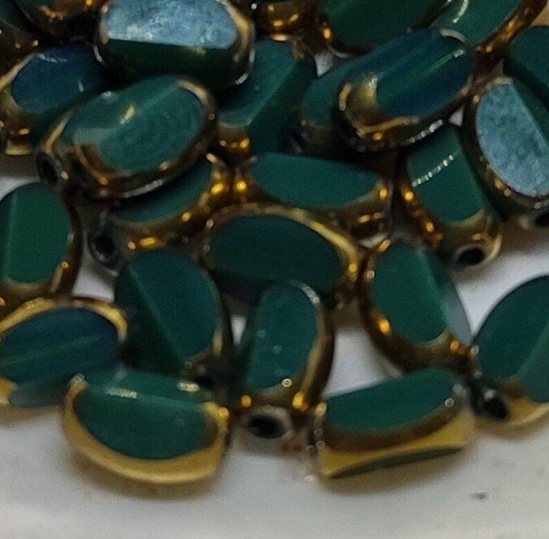 Glass beads plated gold edge oval 7x5x4mm image 2