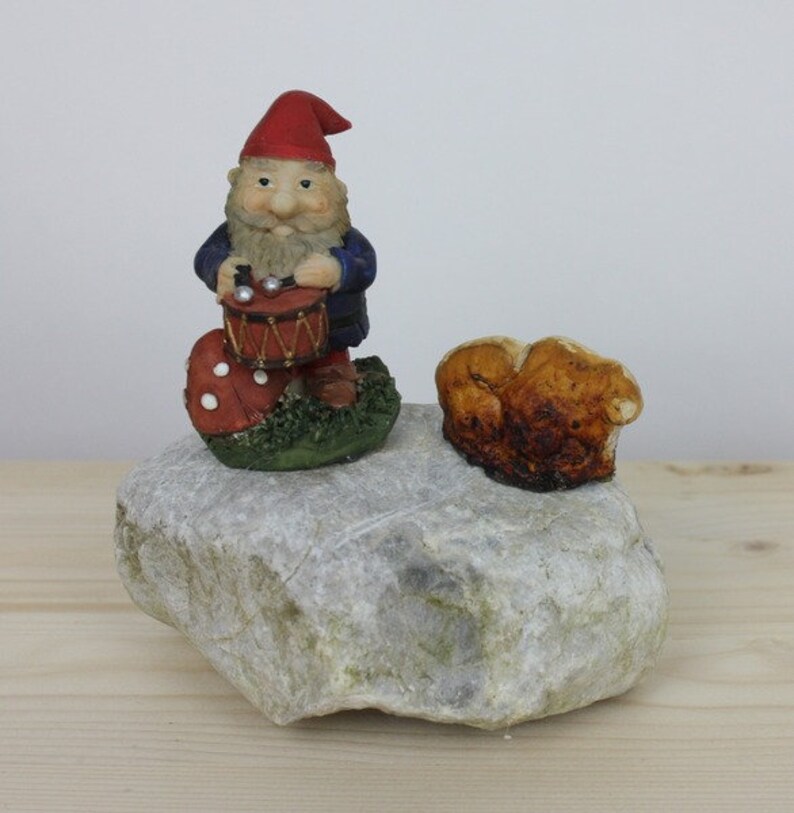 Decorative figure dwarf on stone, relaxation stone, home decoration, table decoration, image 1