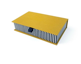 Folding box with Japanese paper