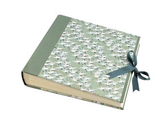 Hand-bound photo album in 3 sizes – customizable for weddings, family and special moments