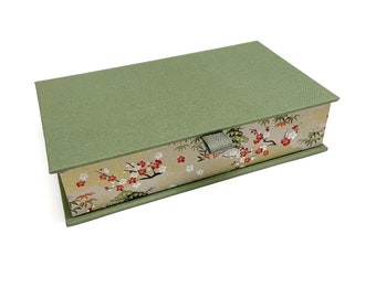 Folding box with Japanese paper Chiyogami