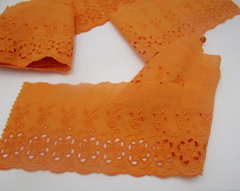 3x 0,80 m de large bordure en batiste restante avec bord festonné et broderie à œillets orange - 3 pièces - (11 cm de large) 24-4-24