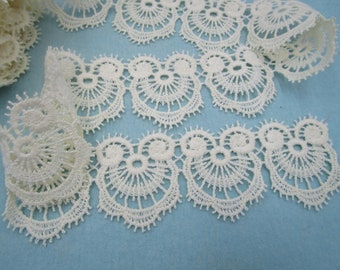 2.50 m wider bobbin lace trim raw white vintage (6 cm wide) 4-5-24