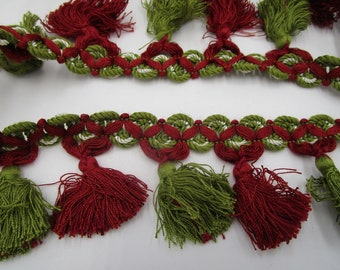 1 m bordure passementerie étroite vert/blanc avec décoration rouge foncé avec franges à pompons rouge foncé/vert (5,5 cm de large) 81-11-21