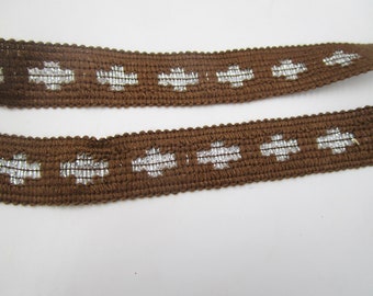 Quantité restante de bordure tissée marron étroite avec motif argenté (0,85 m de long, 2,5 cm de large) 70-12-22