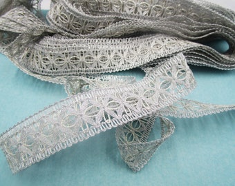 1.50 m narrow fine bobbin lace trim silver (3 cm wide) 2-5-24