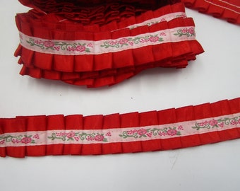 1,50 m schmale in Falten gelegte Satin - Rüschenborte rot mit Verzierung rosa/rot/grün (1,50 m lang, 3 cm breit) 52-10-22