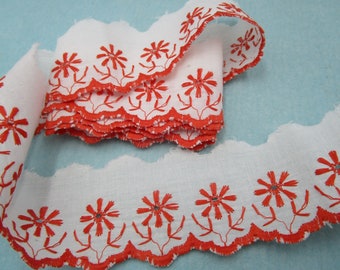 1.10 m wider fine batiste border white with scalloped edge and embroidery light red - only 1.10 m pieces - (5 cm wide) 27-5-22