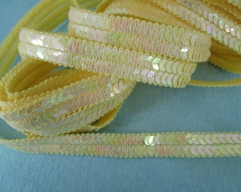 1 m narrow woven border light yellow with sequins double rows light yellow iridescent (1.5 cm wide) 7-9-20