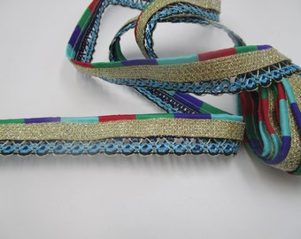 2.10 m remaining narrow Indian woven border red/purple/green with gold decoration (1.5 cm wide) 42-4-24