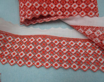 1.50 m wider batiste border white with eyelet embroidery light red (8 cm wide) 9-11-22