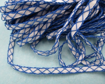Ruban tissé étroit de 1,50 m blanc avec décoration bleue (0,5 cm de large) 54-8-21