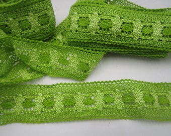 1.50 m narrow bobbin border may green with decoration light green vintage (4.5 cm wide) 113-11-22